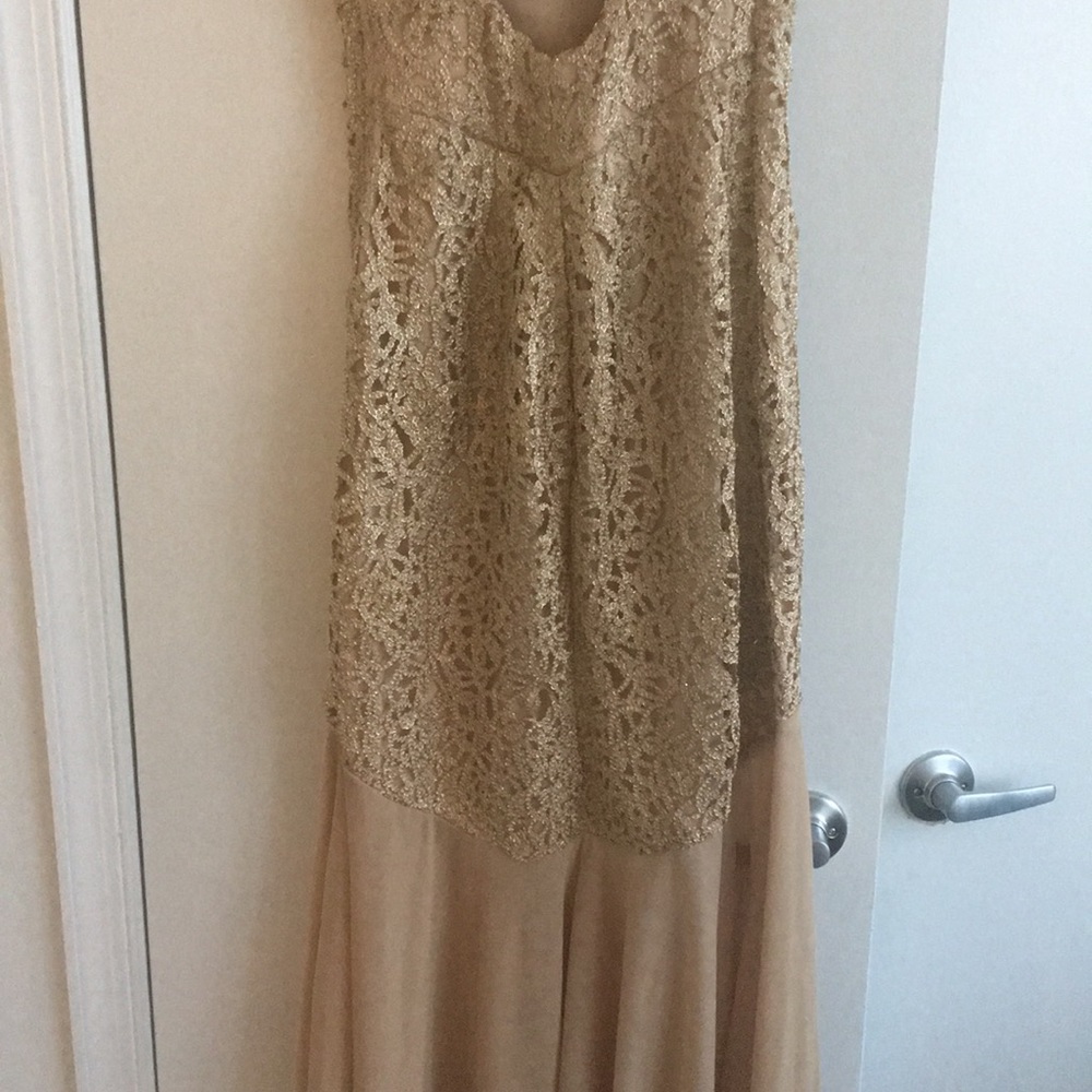 Dress - Picture 6 of 7